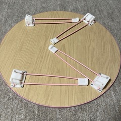 折りたたみラウンドテーブルの画像