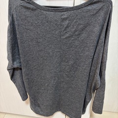 グレー Vネック 長袖Tシャツ ポケット付きの画像