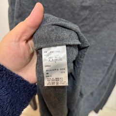 グレー Vネック 長袖Tシャツ ポケット付きの画像