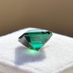 【グリーントルマリン 2ct】深い森のような上質グリーン ルーペクリーン品質の画像