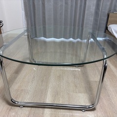 ガラステーブルの画像