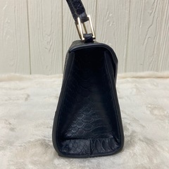 YELLOミニハンドバッグ　ドラゴンスキン　の画像