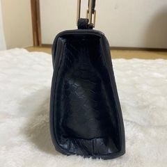 YELLOミニハンドバッグ　ドラゴンスキン　の画像