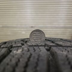 215/60R17 スタッドレスタイヤ アルミホイール 4本セット エスティマ　トヨタ平面座ナット　アイスナビ8の画像