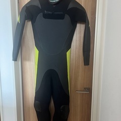ブレーカーアウト　ウエットスーツの画像