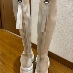 白　ホワイト　ブーツの画像