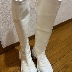 白　ホワイト　ブーツの画像