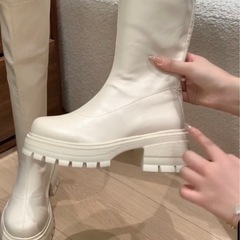 白　ホワイト　ブーツの画像
