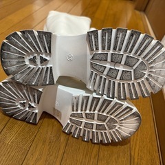 白　ホワイト　ブーツの画像