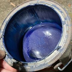 未使用だけど長期保管　アサヒペン　油性ペンキ　なす紺　1.6L　2缶　10年前に買ったものなのでジャンクです！の画像