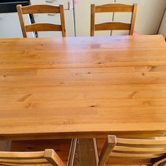 ダイニングテーブルの画像