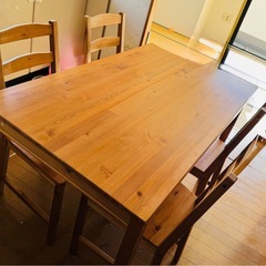 ダイニングテーブルの画像