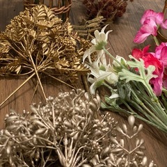 造花まとめ売り 花瓶 ポット付きの画像