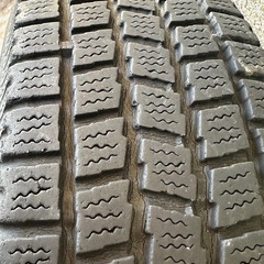 【参考写真です】こちらは投稿中のアクティートラック4WDに取り付けてお渡しする＊マルチピッチの汎用スチールホイール（製造年古いスタッドレスタイヤ付き）の写真になります。⇒《交換希望》☆即戦力！4WDの軽トラック☆機関絶好調☆荷台キズ凹みなくキレイです☆車検付き（令和8年4月）このまますぐにご使用いただけます。の画像