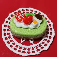 ハートの耳飾りの似合うかわいいマルチーズ　　ケーキ付き　羊毛フェルトの画像