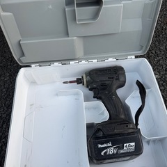 マキタインパクトバッテリー付きの画像