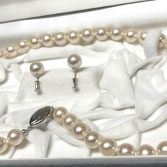 【新品未使用】イヤリングk14刻印 silver※本日午前中限定【7万円】にて、本日限定10万円にて欲しい方いませんか？真珠店にて40万円にて販売されている品です。　オーロラ花珠大玉8.5〜9.0　花珠ネックレス　無言購入OK 値下げ等相談可能の画像