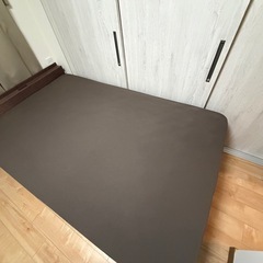 【アイリスオーヤマ】コンセント付きセミダブルの画像