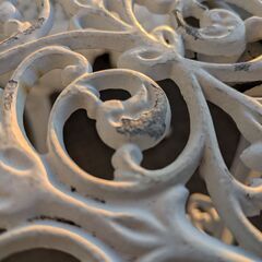 差し上げます！白いガーデンテーブル・チェア3点セットの画像