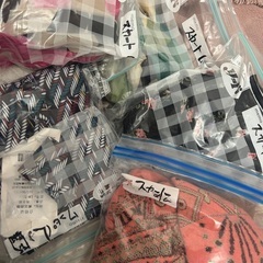 大量の洋服の画像