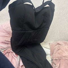 大量の洋服の画像