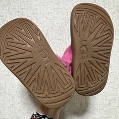 UGG 子供用ブーツの画像