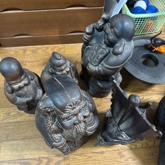和風置物・木彫り風オブジェまとめ売り（七福神・熊・鷲ほか）の画像