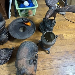 和風置物・木彫り風オブジェまとめ売り（七福神・熊・鷲ほか）の画像