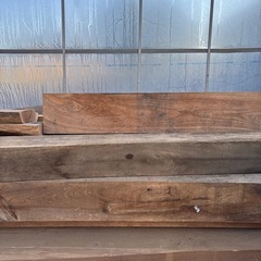 欅の角材　杉板　木材　樹種さまざまの画像