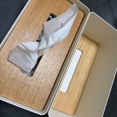 調理器具、無印仕切りスタンド、山崎実業ティッシュケース、無印ハンガー（結構あります。）、コスメメイクポーチ、カイロ、メイクスポンジ、アロマの画像