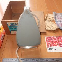 昭和レトロ 三菱電機 自動アイロン A-551T テフロン加工 アカ128 説明書・木箱付き レトロ家電 アンティークの画像