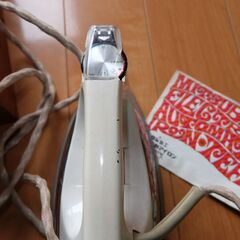 昭和レトロ 三菱電機 自動アイロン A-551T テフロン加工 アカ128 説明書・木箱付き レトロ家電 アンティークの画像