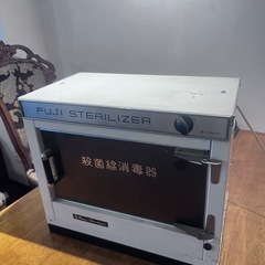 【美容室✨器具】 FUJI STERILIZER（フジステリライザー）の2灯式殺菌線消毒器の画像