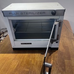 【美容室✨器具】 FUJI STERILIZER（フジステリライザー）の2灯式殺菌線消毒器の画像