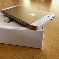 お取引決まりました。iPhone SE 32GB ゴールド 美品の画像