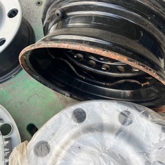 車の鉄ホイールの画像