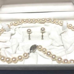 【新品未使用】5万円で欲しい方いますか？イヤリングk14刻印 silver※本日限定5万円にて、本日限定10万円にて欲しい方いませんか？真珠店にて40万円にて販売されている品です。　オーロラ花珠大玉8.5〜9.0　花珠ネックレス　無言購入OK 値下げ等相談可能の画像