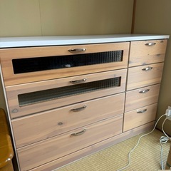 引き出し付き化粧台の画像