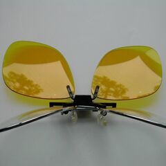 跳ね上げ式サングラス　　メガネにつけ使用 NO1の画像
