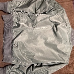 AVIREX MA1ジャケットの画像