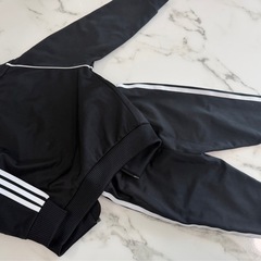adidas  セットアップの画像