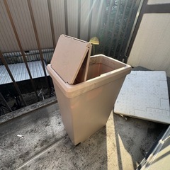 ゴミ箱の画像