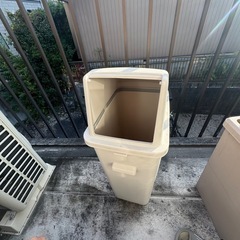 ゴミ箱の画像