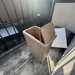 ゴミ箱の画像