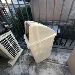 ゴミ箱の画像