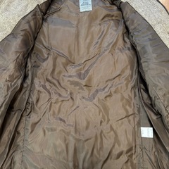未使用ルイシャブロンLOUIS CHAVLONダウンジャケット ベスト コート cort アウター 冬服 秋服 紳士服ライトブラウン無地ポリエステルメンズmen’s男性用サイズL 肩幅約42センチ身幅約52センチ袖丈約64センチ着丈約67センチの画像