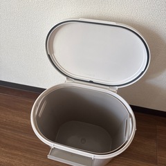 アスベル フタ付きゴミ箱 オムツ・ペットシーツ 11L 密閉 エバンペール 中バケツ付き 生ごみ ホワイトの画像