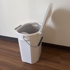 アスベル フタ付きゴミ箱 オムツ・ペットシーツ 11L 密閉 エバンペール 中バケツ付き 生ごみ ホワイトの画像