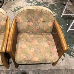 カリモク　1人掛け　花柄木製フレームの画像