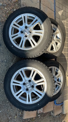 スタッドレスタイヤ175/65R15 84Q